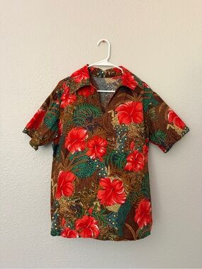 Vintage 1970 Classic Dagger Collar Red Floral Hawaiian Shirt - Unbranded